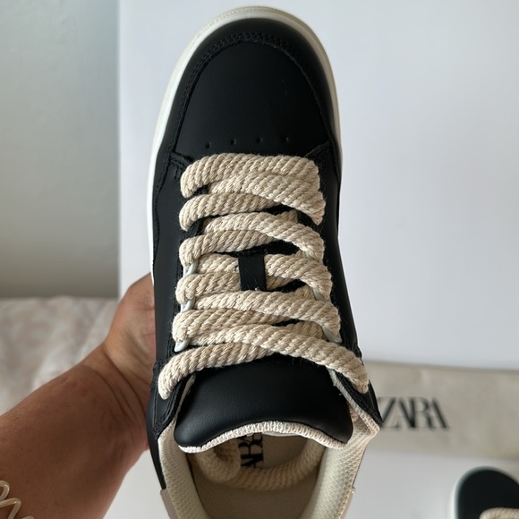 Zara Men’s Chunky Black Sneakers with Cream Laces - Picture 14 of 17